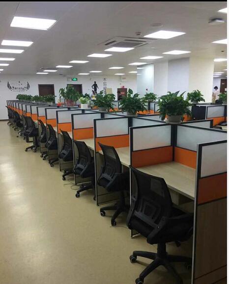 點擊查看商品:屏風(fēng)工位3